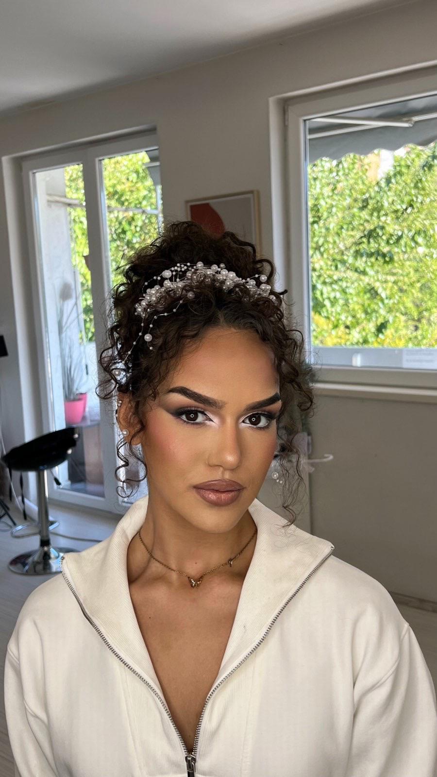Professional face makeup look 14