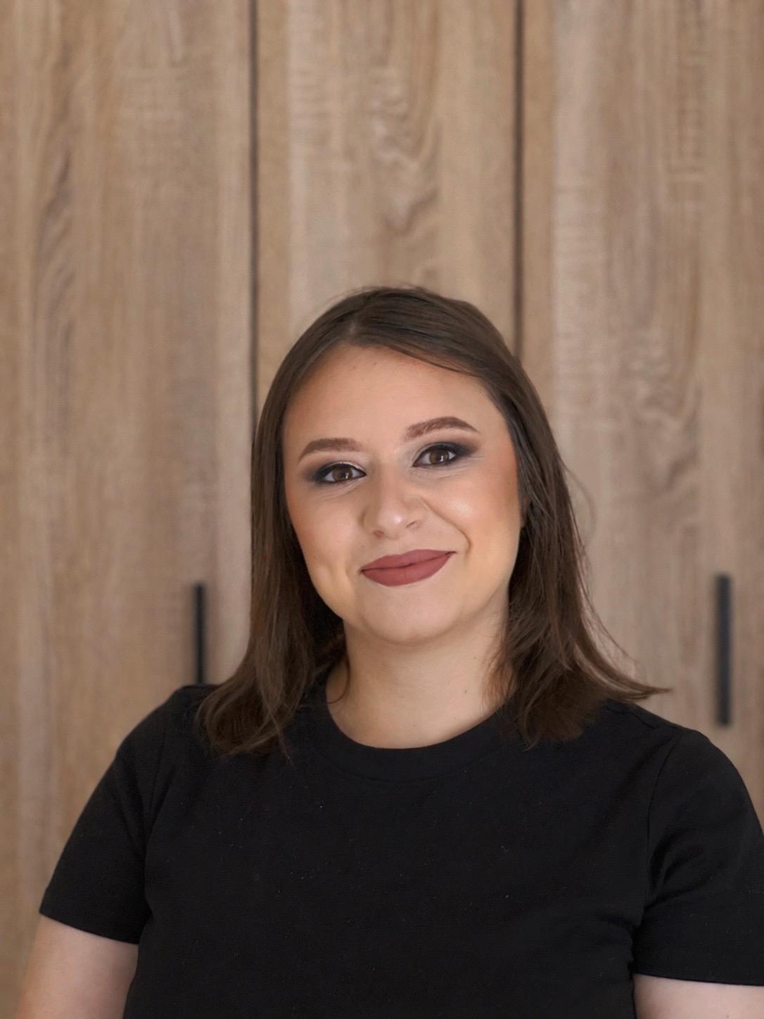 Professional face makeup look 16
