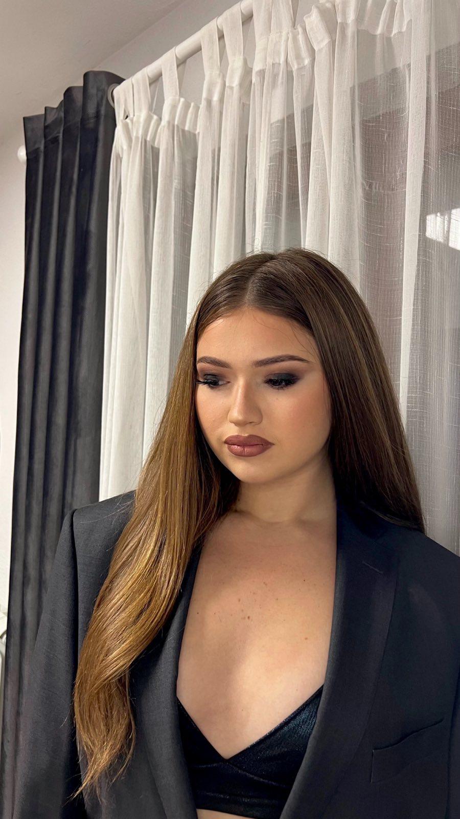 Professional face makeup look 18